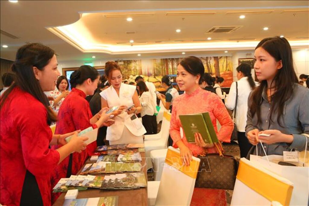 Impulsan cooperación turística entre Vietnam y socios internacionales