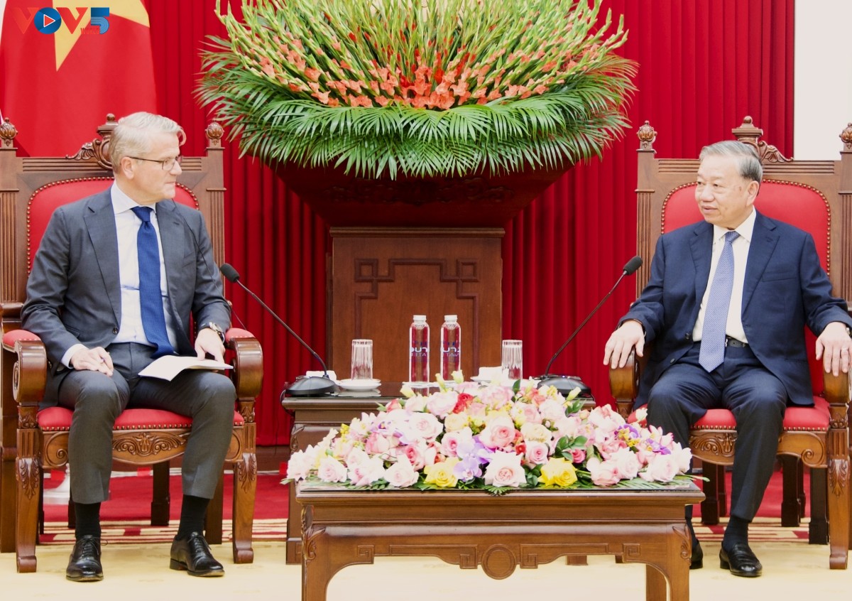 Secretario General de Vietnam recibe al director general del Grupo danés