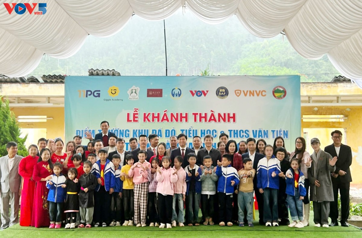 VOV inaugura el Punto Escolar Da Do en Lao Cai