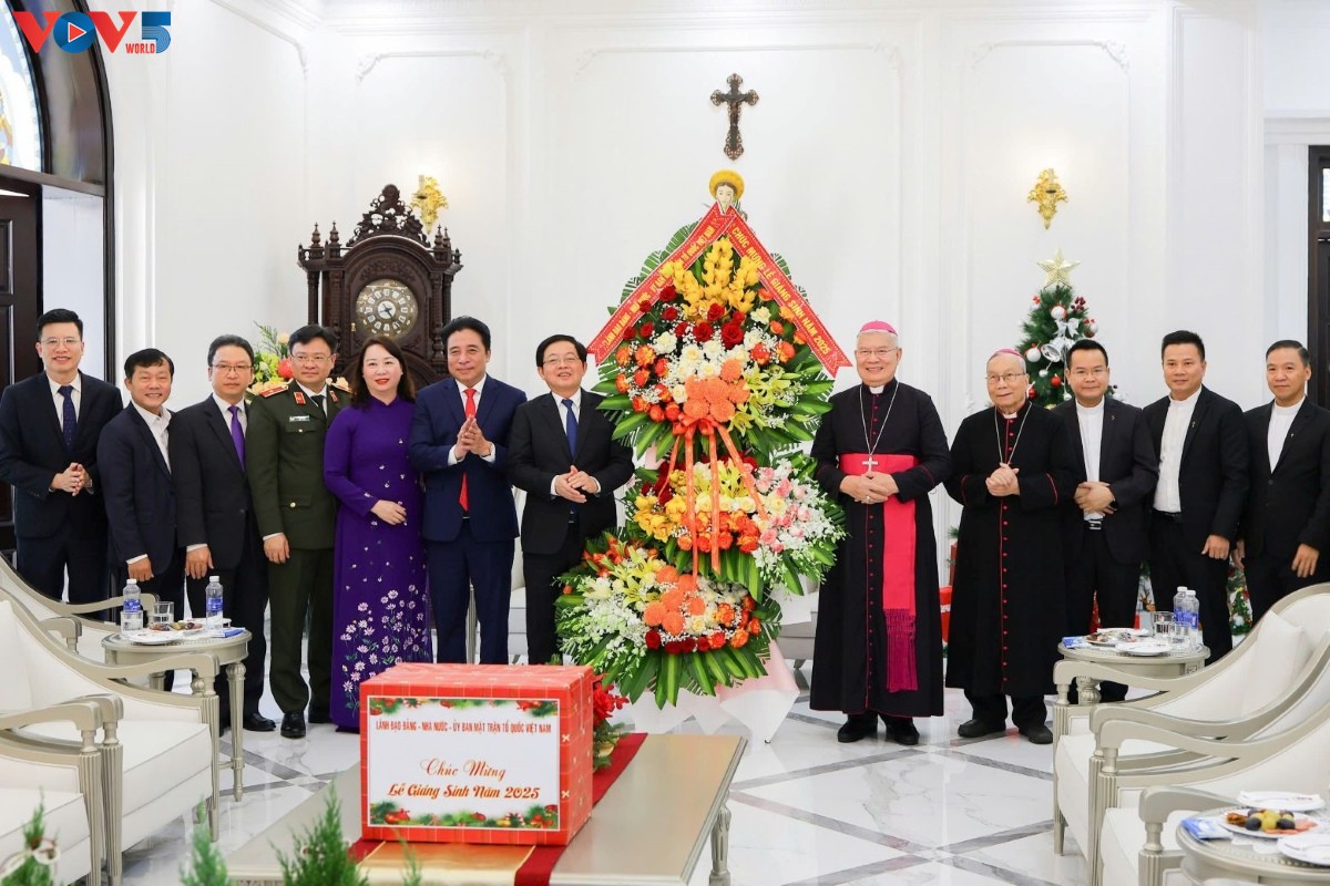 Felicitan a la Arquidiócesis de Hue en ocasión de la Navidad 2025