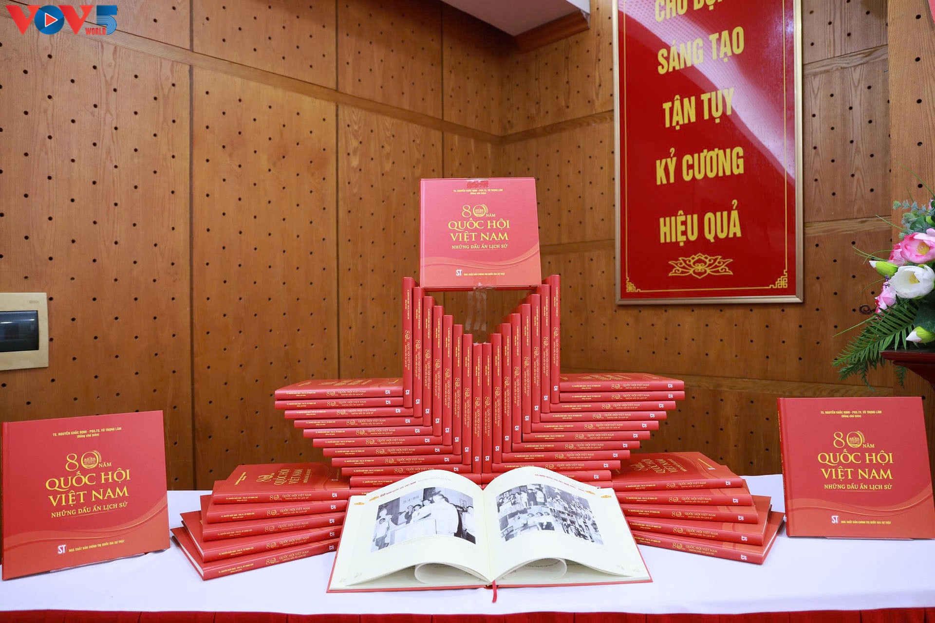 Presentan​libro “80 años de la Asamblea Nacional de Vietnam: Huellas históricas”