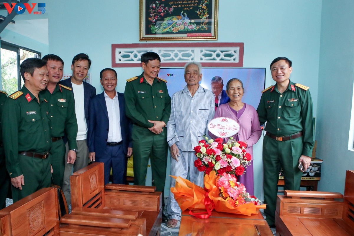 Vietnam entrega viviendas a damnificados ante el XIV Congreso del Partido