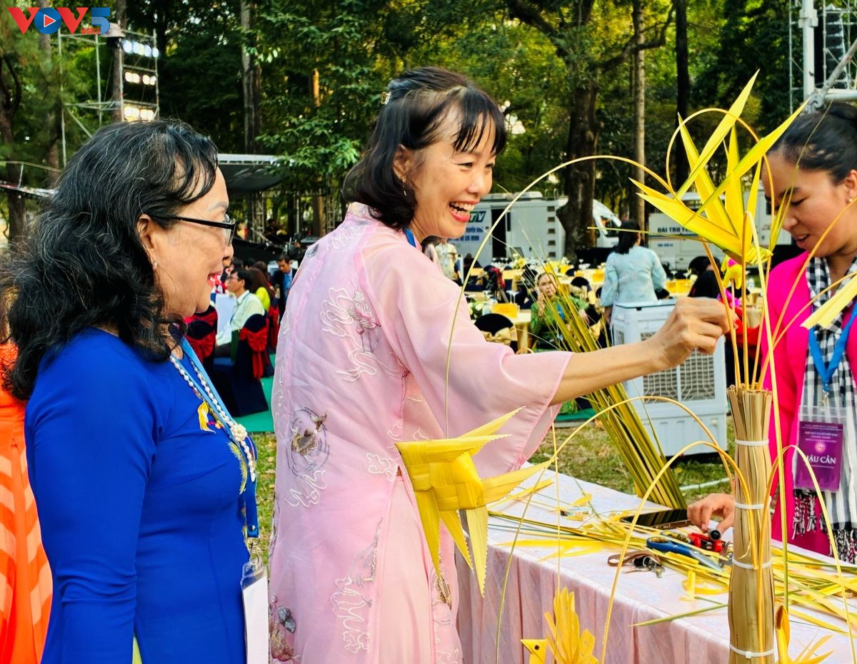 Vietnamitas en el exterior participan en el encuentro de la nueva primavera 2026