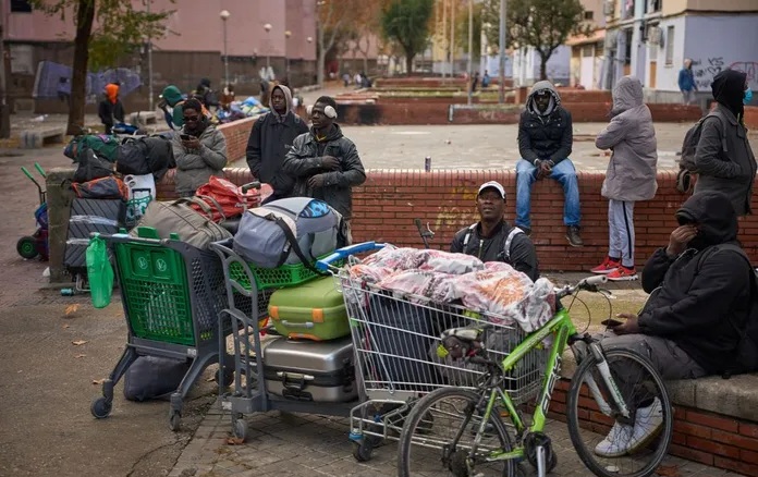 La Comisión Europea expresa inquietud por el plan de España para regularizar a 500.000 migrantes