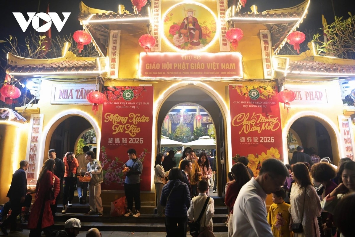 Ir a la pagoda y pedir palabras caligráficas: una tradición cultural en el inicio del año nuevo lunar