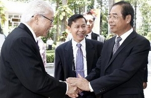 Präsident Singapurs besucht Provinz Binh Duong