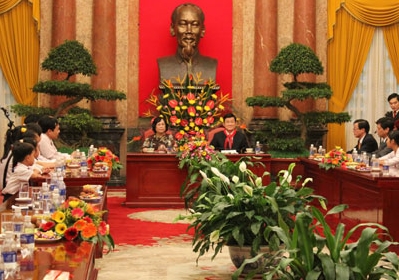 Staatspräsident Truong Tan Sang empfängt Kinder aus armen Verhältnissen