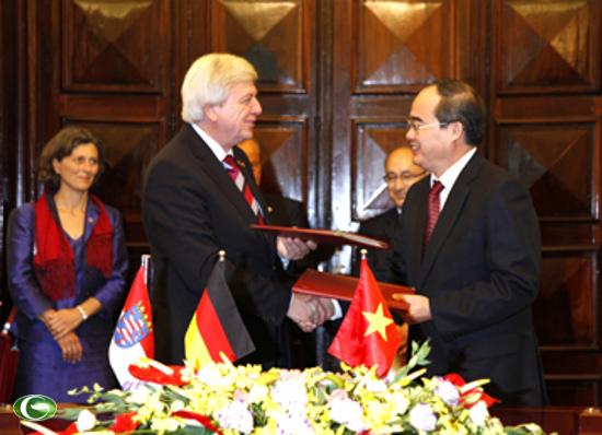 Vizepremierminister Nhan empfängt Hessens Ministerpräsident Volker Bouffier