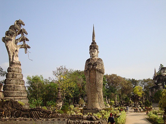 Parlamentspräsident Nguyen Sinh Hung besucht Provinz Udon Thani in Thailand