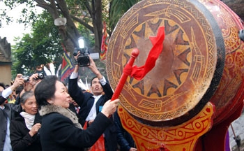 Vizestaatspräsidentin Nguyen Thi Doan zu Gast beim Kinh Duong Vuong-Fest