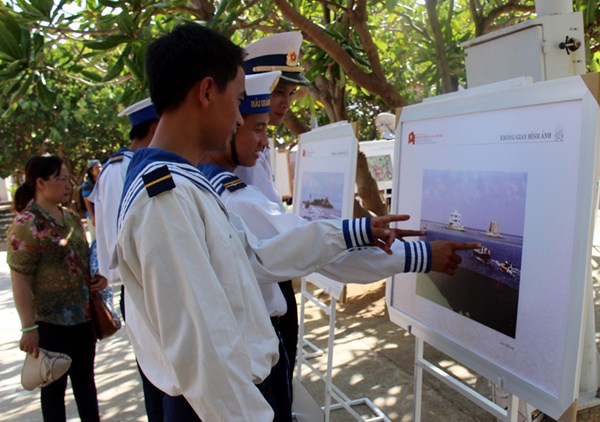 Ausstellung über Spratly- und Paracelinselgruppe in Khanh Hoa