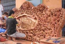 Besuch im Holzhandwerkdorf Dong Ky