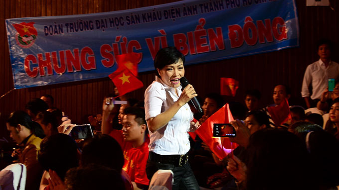 Vietnamesische Künstler richten sich auf Meer und Insel