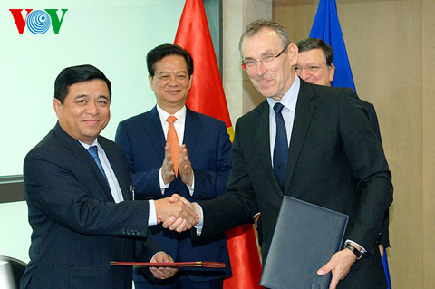 Rückblick auf die Ergebnisse der Europa-Reise von Premierminister Nguyen Tan Dung