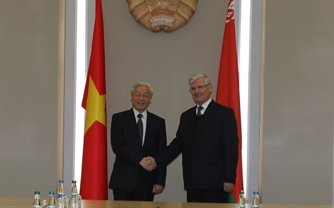 KPV-Generalsekretär Nguyen Phu Trong trifft den Vorsitzenden des weißrussischen Republikrates