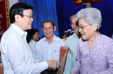 Staatspräsident Truong Tan Sang trifft Wähler des Stadtviertels Nr. 4 in Ho Chi Minh Stadt