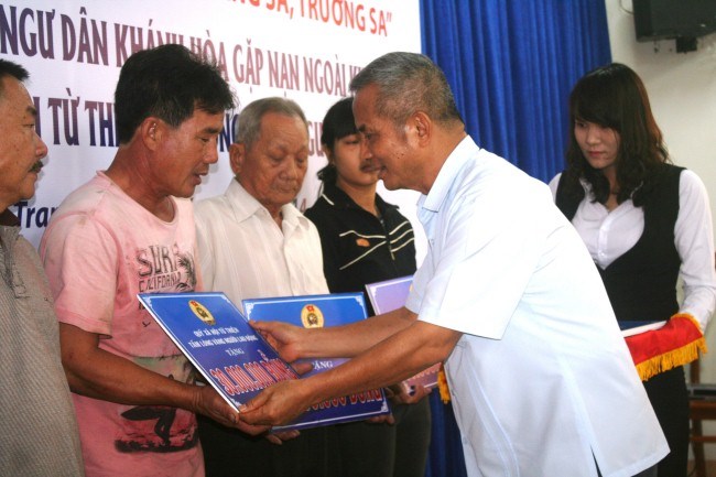 Rückblick auf Hilfsaktionen für Fischer in Truong Sa und Hoang Sa