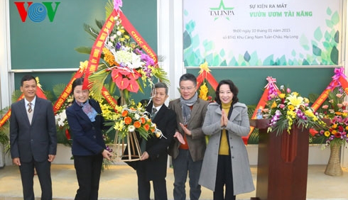 Präsentation der Firma zur Förderung von Mathematik-Talenten von Professor Ngo Bao Chau