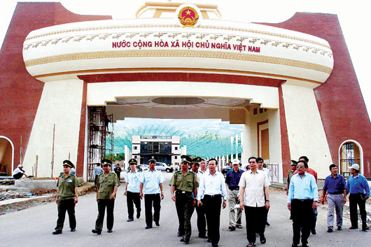 Eröffnung des Kontrollmodells „Eine Tür-Eine Station" am Grenzübergang Lao Bao-Dan Savan