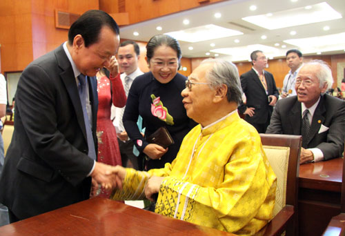 Treffen zum Neujahr mit Auslandsvietnamesen in Ho Chi Minh Stadt