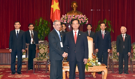 Premierminister Nguyen Tan Dung empfängt internationale Gäste