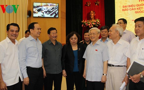 KPV-Generalsekretär Nguyen Phu Trong trifft Wähler in Hanoi