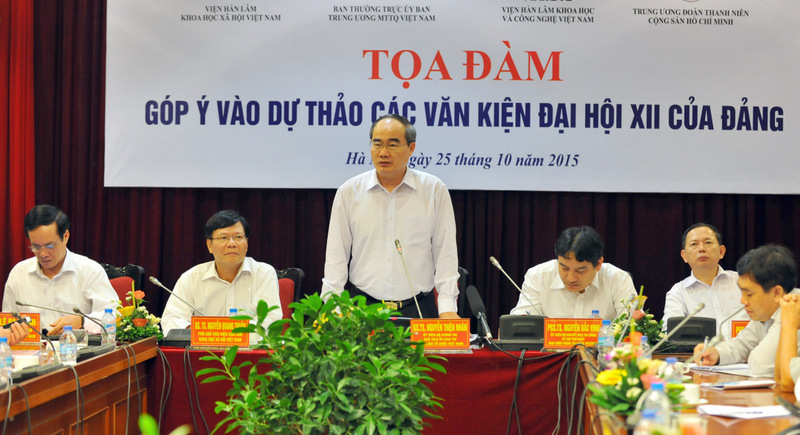 Durch Aufsicht und Sozialkritik soll die Demokratie verbessert werden