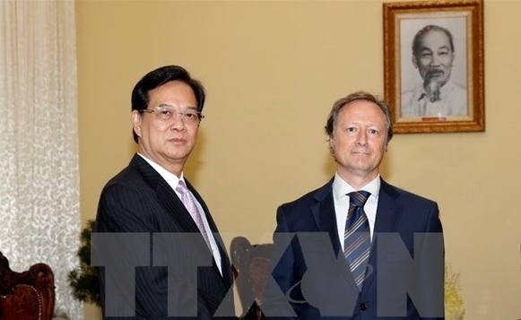 Premierminister Nguyen Tan Dung empfängt den Leiter der EU-Delegation in Vietnam