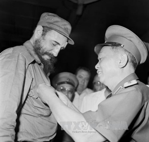 Ehemaliger kubanischer Präsident Fidel Castro im Herzen der Vietnamesen