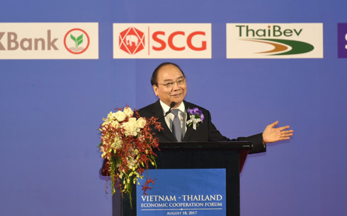 Premierminister nimmt am Forum für wirtschaftliche Zusammenarbeit zwischen Vietnam und Thailand