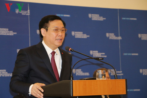 Vizepremierminister Vuong Dinh Hue trifft den slowakischen Premierminister