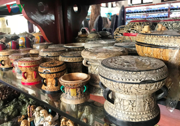 Vorstellung der Souvenirs für Delegierten von APEC