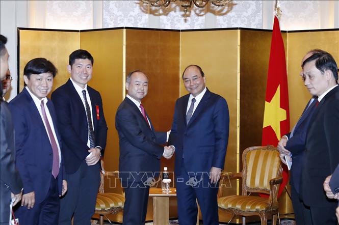 Premierminister Nguyen Xuan Phuc trifft den Generaldirektor des Konzerns Softbank