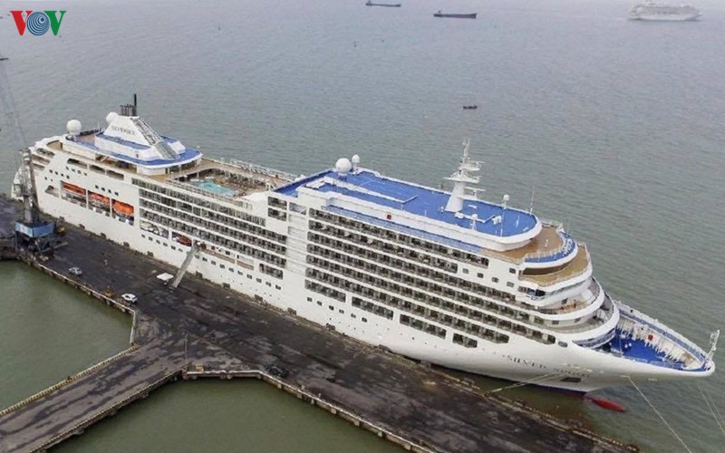 Hue und Da Nang empfangen zwei Schiffe Crystal Symphony und Silvar Spirit mit 1200 Passagieren