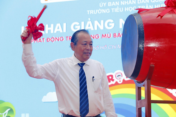 Vizepremierminister Truong Hoa Binh zu Gast bei Feier zum neuen Schuljahres in Grundschule Tran Hung Dao