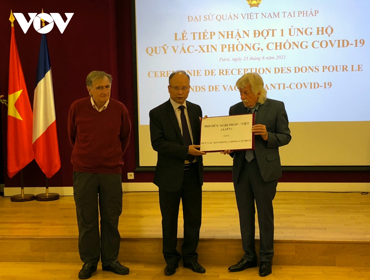 Deutschland und vietnamesische Gemeinschaft in Frankreich unterstützen Vietnam bei Covid-19-Bekämpfung