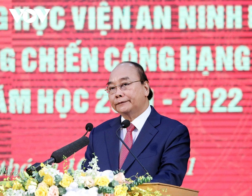 Staatspräsident Nguyen Xuan Phuc zu Gast beim 75. Traditionstag der Akademie für Volkssicherheit