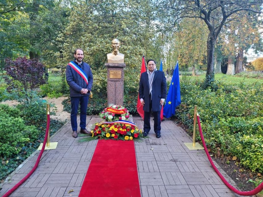 Premierminister Pham Minh Chinh führt hochrangige Treffen bei Frankreichbesuch