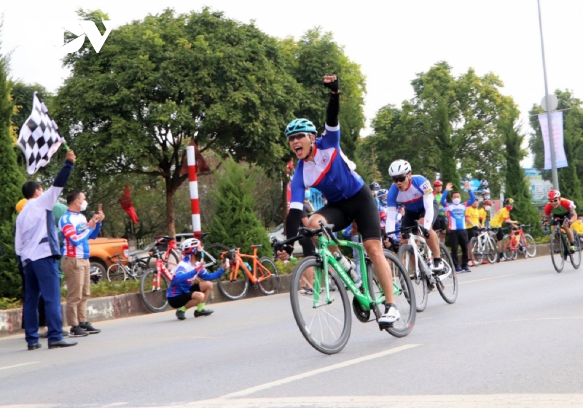 Mehr als 100 Sportler nehmen am erweiterten Radrennen Lai Chau 2021 teil