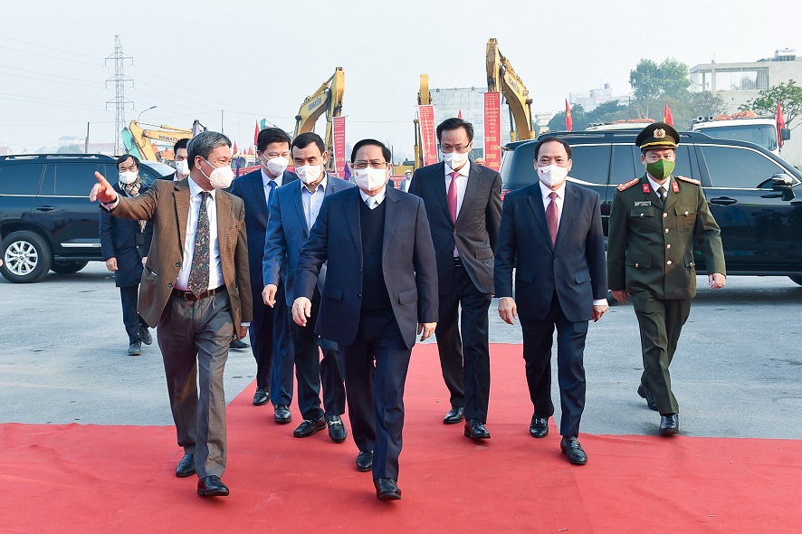 Premierminister Pham Minh Chinh nimmt am Spatenstich einiger strategischer Infrastrukturprojekte in Hung Yen teil