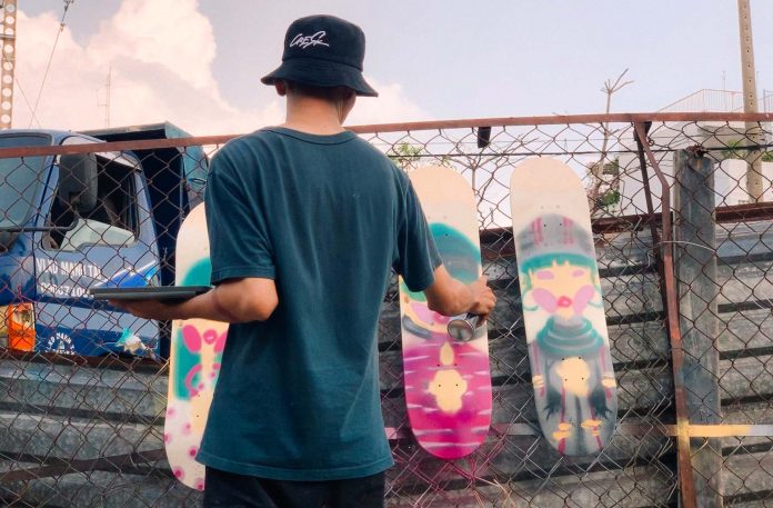 Ausstellung über die Straßenkunst auf Skateboards in Vietnam