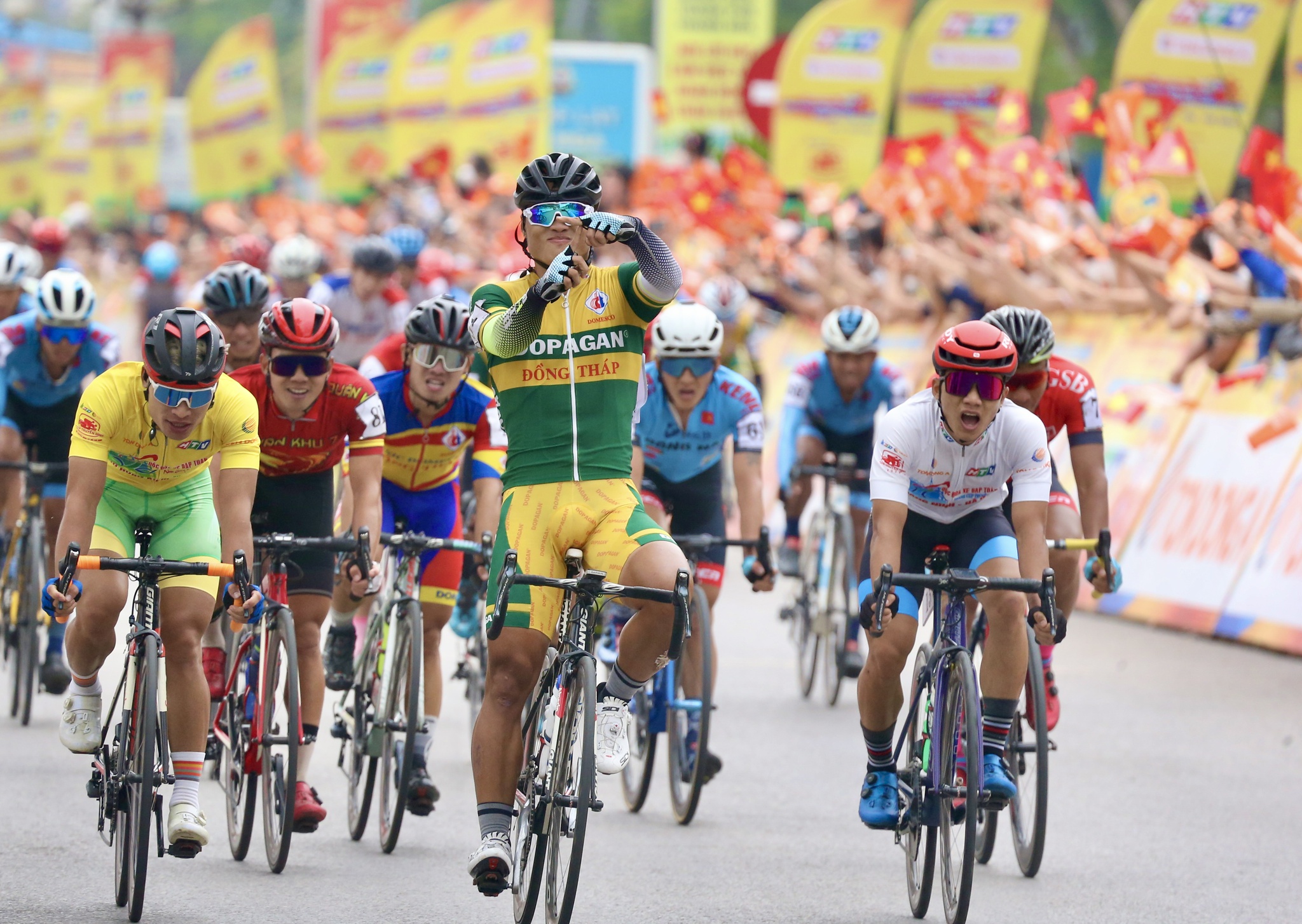 Nationales Radrennen: Tran Tuan Kiet gewinnt Hanoi-Thanh Hoa-Strecke