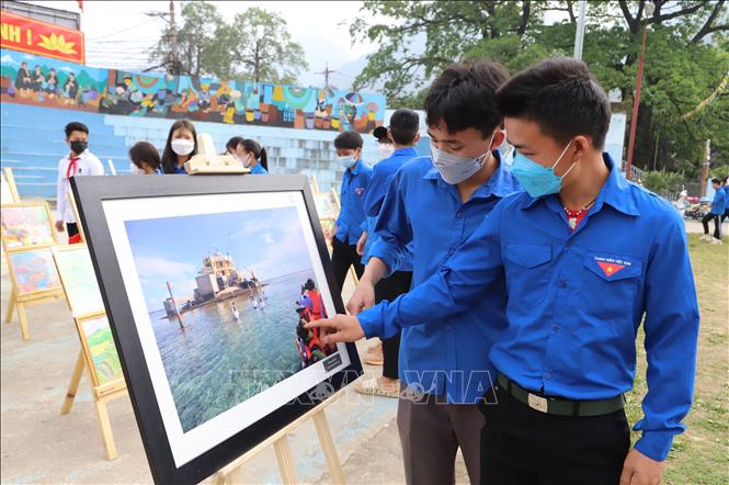 Foto- und Bilderausstellung über den nördlichsten Punkt Ha Giang, Meer und Inseln Vietnams
