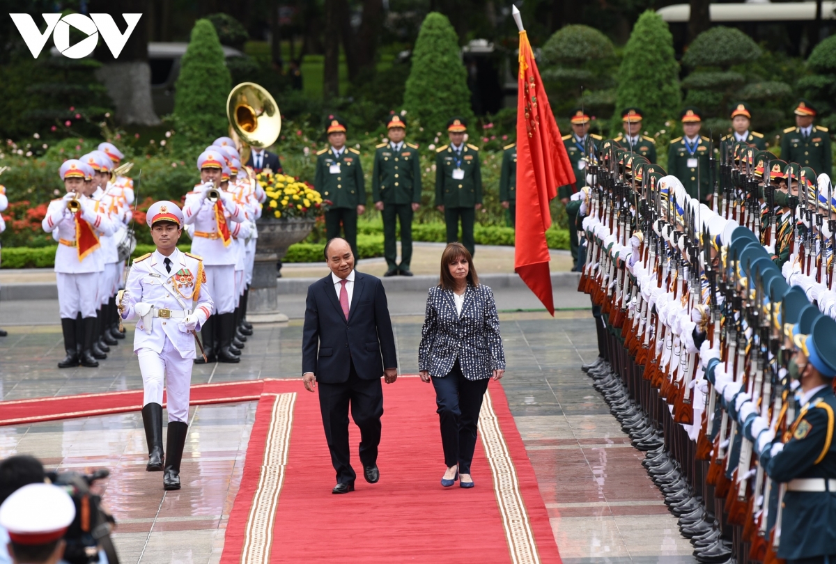 Staatspräsident Nguyen Xuan Phuc empfängt griechische Präsidentin