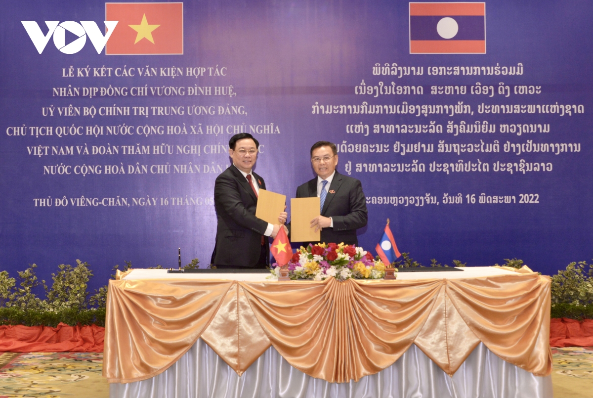 Vietnam und Laos verstärken den Austausch von Delegationen