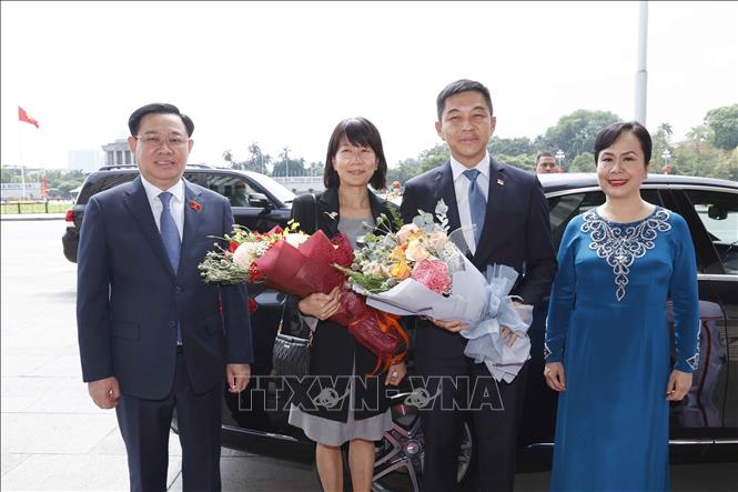 Parlamentspräsident von Singapur beendet den Besuch in Vietnam