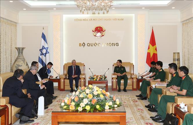 Vietnams Verteidigungsminister empfängt Generaldirektor im israelischen Verteidigungsministerium