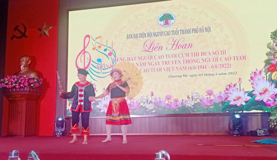 130 Senioren nehmen am Gesangsfestival für Senioren in Hanoi teil