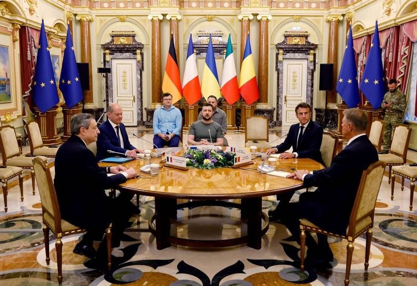 EU-Spitzenpolitiker unterstützen die Vergabe des Kandidatenstatus an die Ukraine