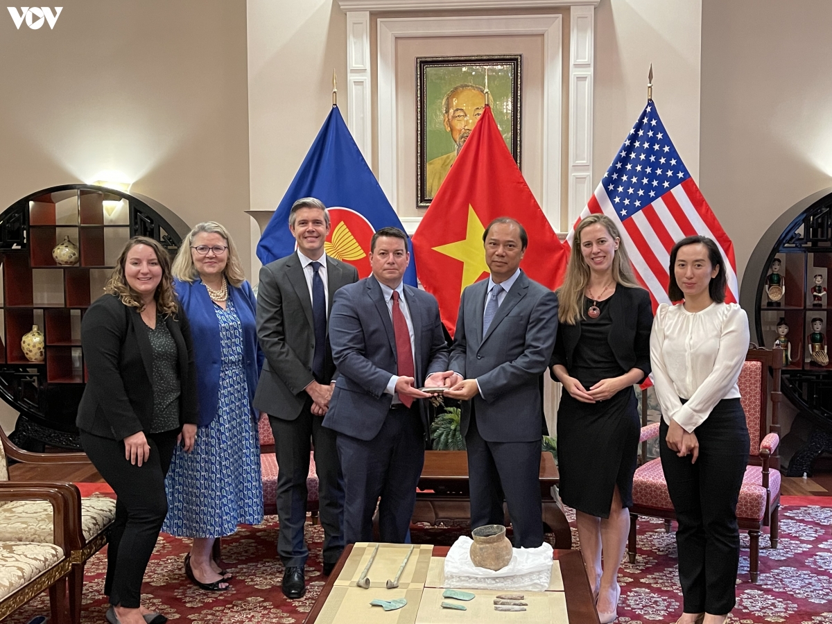 Vietnamesische Botschaft erhält kulturelle Antiquitäten vom FBI